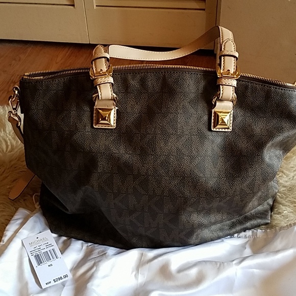 Michael Kors Purse - Picture 2 of 4